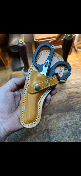 Leather Folding Knife / Multitool Sheath Design and Construction
